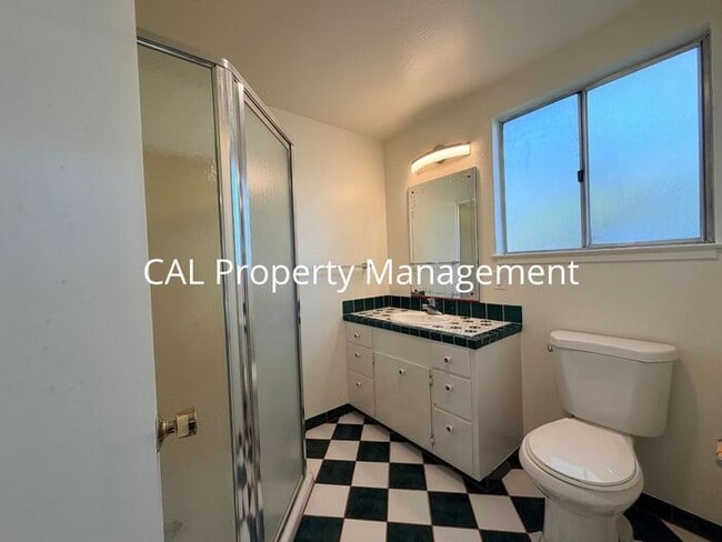 Building Photo - 3 Bed/2 Bath Single Level Home!