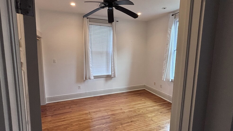 Building Photo - 4026 Chestnut St