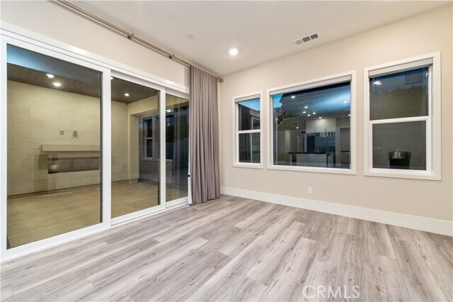 Building Photo - 55 Crater