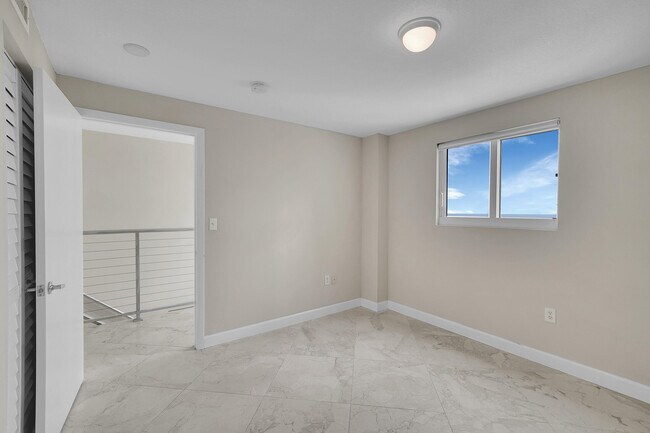 Building Photo - 7600 Collins Ave