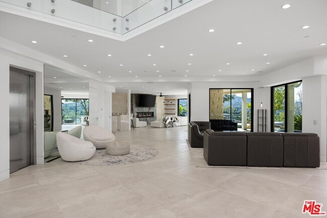 Building Photo - 3911 Cody Rd