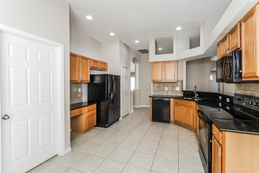 Building Photo - 15950 Leatherleaf Ln