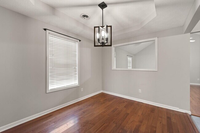 Building Photo - 180 Lilly Ln