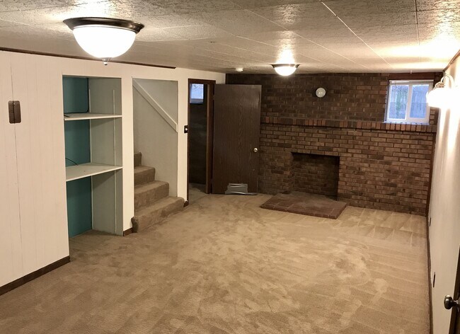 Building Photo - Beautiful Holladay Home