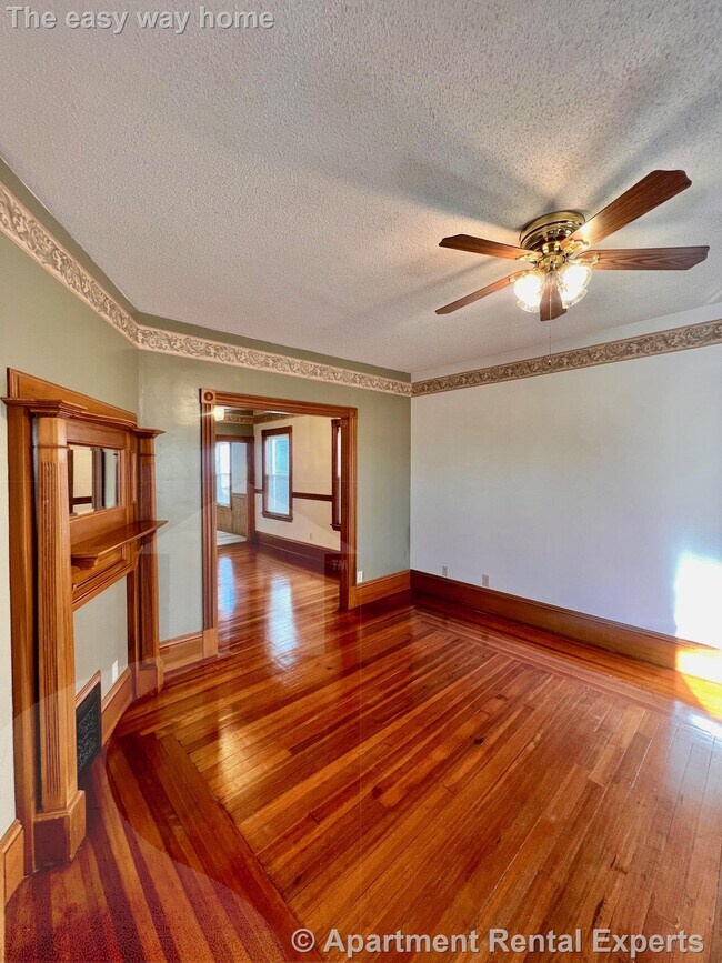 Building Photo - 22 Temple St