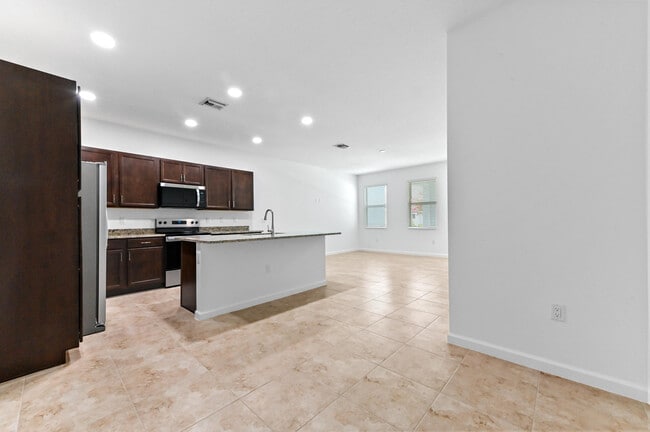 Building Photo - 4093 Longwood Lake Sq