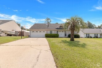 Building Photo - 4bed/2.5 bath in South Crestview..NO MARCH...