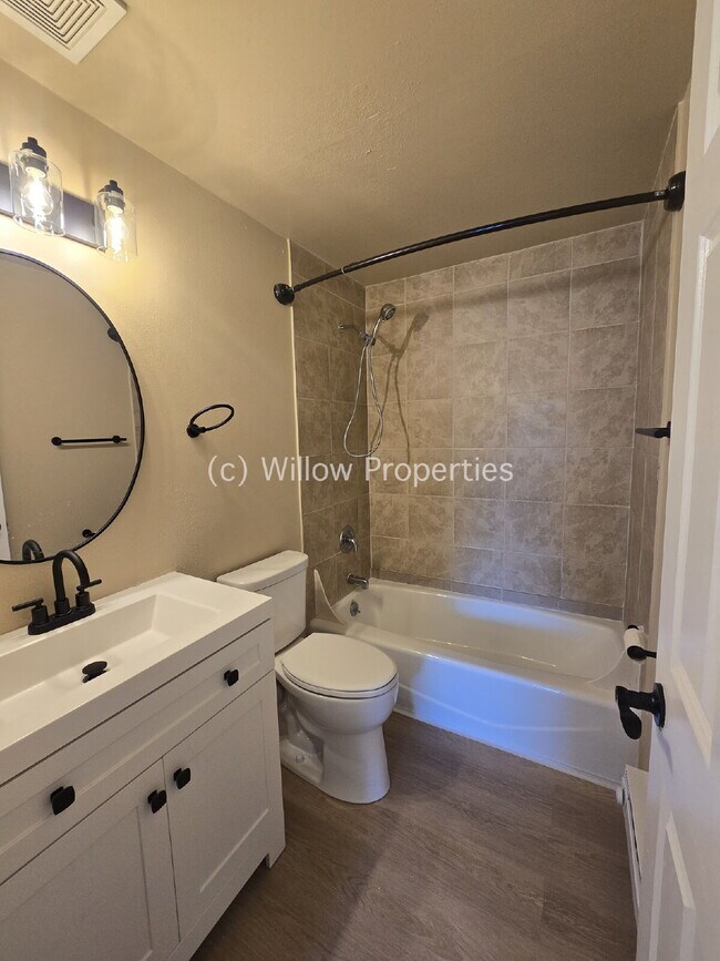 Building Photo - One Bedroom Newly Remodeled