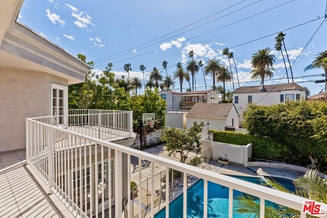 Building Photo - 257 S Oakhurst Dr