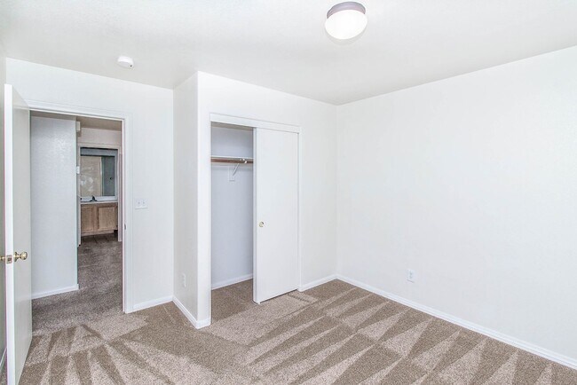Building Photo - BEAUTIFUL SINGLE-STORY HOME LOCATED IN LAS...