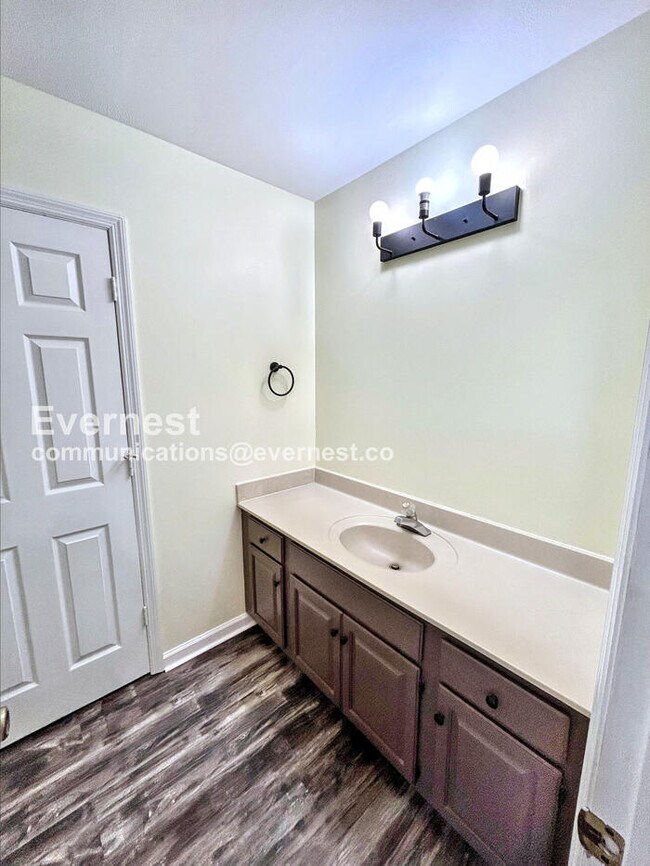 Building Photo - 2427 Riverstone Dr