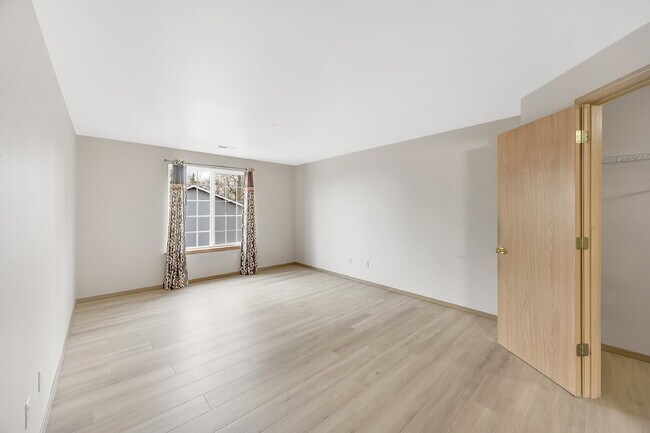 Building Photo - NO SHOWINGS AT THIS TIME~ 5 Bedrooms ( one brm is on main floor) and 4 bathrooms (2 are on main f...