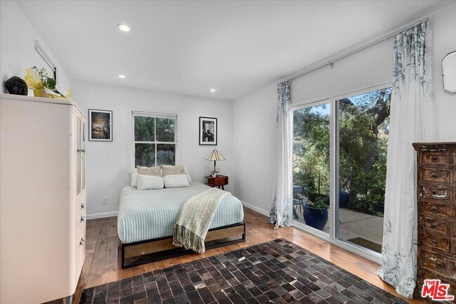 Building Photo - 8809 Appian Way