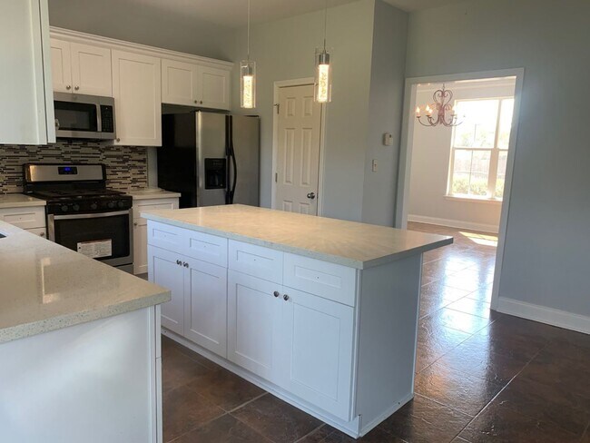 Building Photo - 14203 Cloverhill Blvd