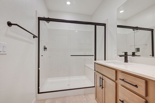 Building Photo - Stunning Summerlin townhome! 2 car garage!