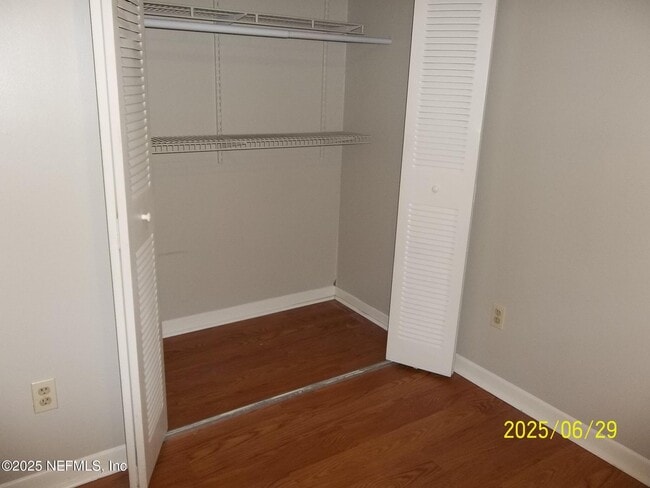 Building Photo - 2300 Twelve Oaks Dr