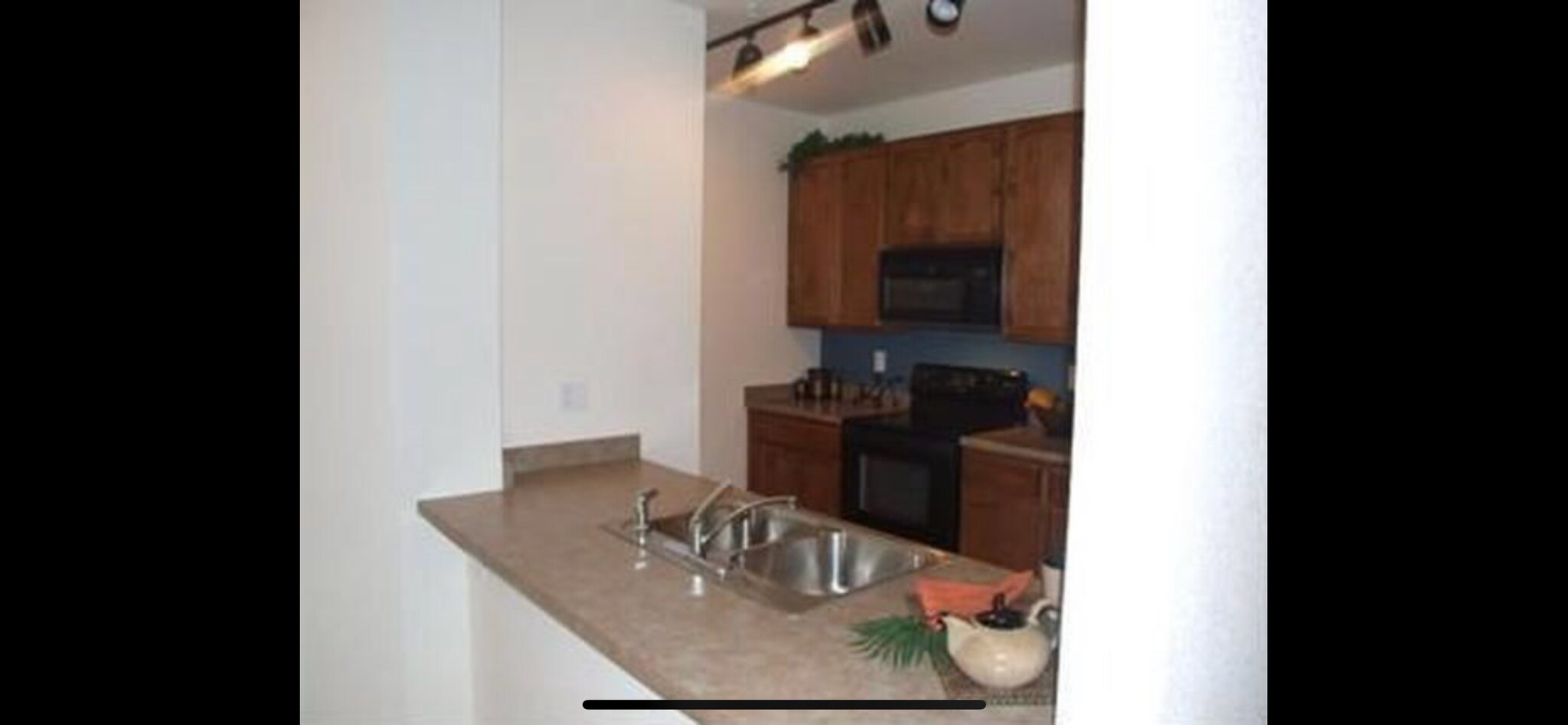 Sink - 3852 S Dallas St