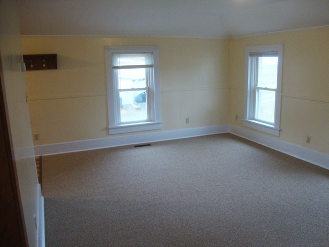 Living Room toward Entryway. - 415 Oak Dr