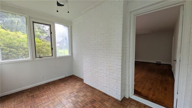 Building Photo - 4300 Rickenbacker Way NE