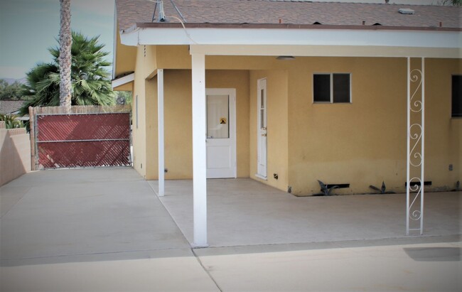 Building Photo - SPLISH, SPLASH!  RENT THIS POOL HOME!