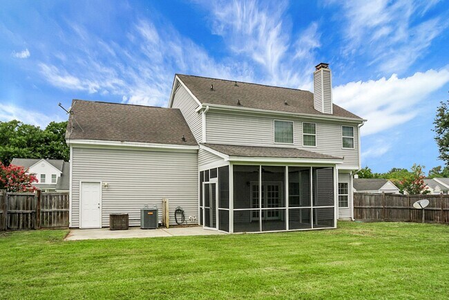 Building Photo - Gorgeous, 2 story, 4 BR, 2.5 BA Home with Fenced Yard near Magnolia Gardens
