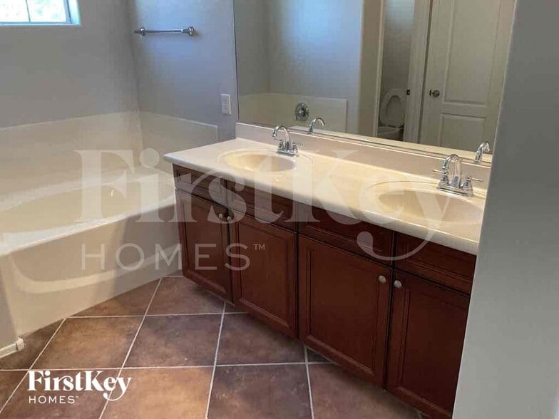 Building Photo - 4151 E Oakland St