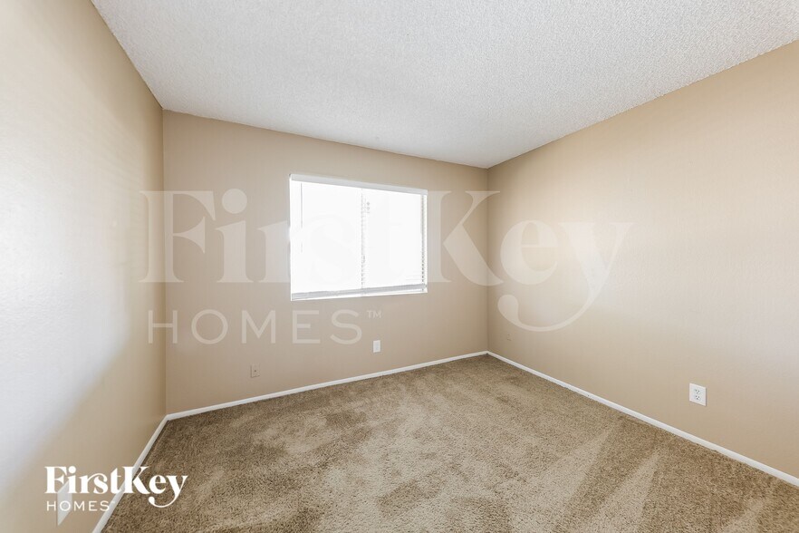 Building Photo - 7418 W Cameron Dr