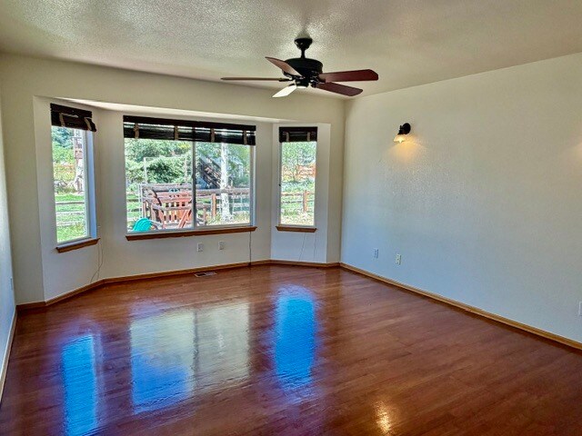 Building Photo - 1112 Meadow Oaks Dr