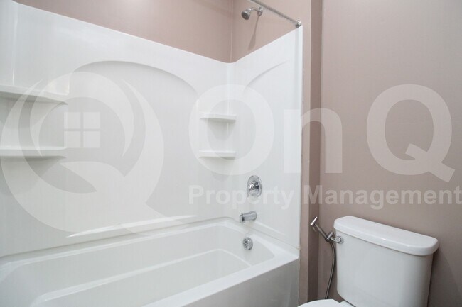 Building Photo - 3080 S Jasmine Dr