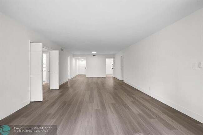 Building Photo - 3930 Oaks Clubhouse Dr