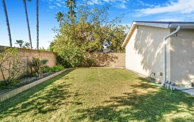 Building Photo - 24121 El Tiradore Cir