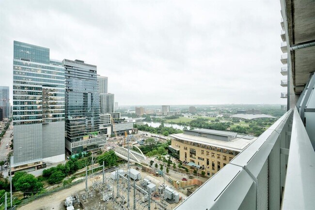 Building Photo - 222 West Ave