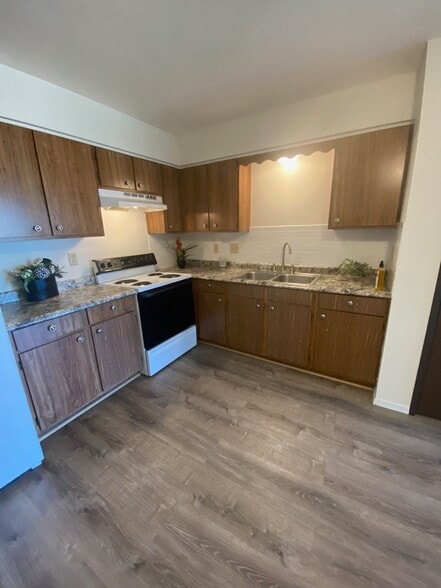 Building Photo - 1712 S 115 Ct