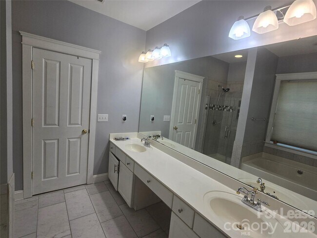 Building Photo - 2615 Merion Hills Ct