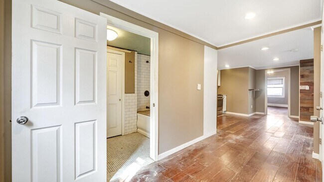 Building Photo - 49 Coles St