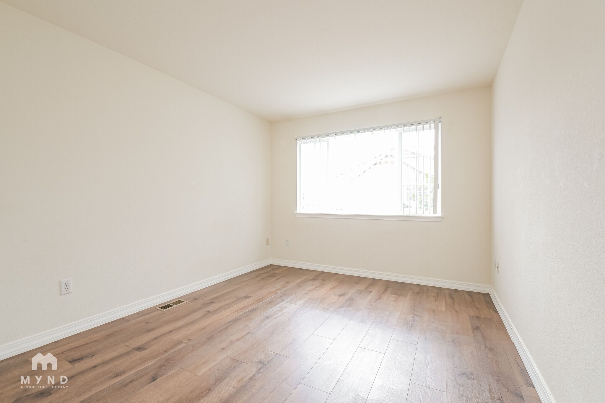 Building Photo - 805 Summer Hawk Dr