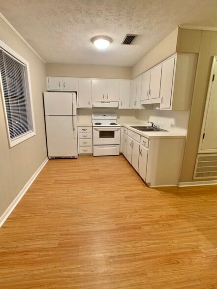 211-4 - 211 Auburn Dr