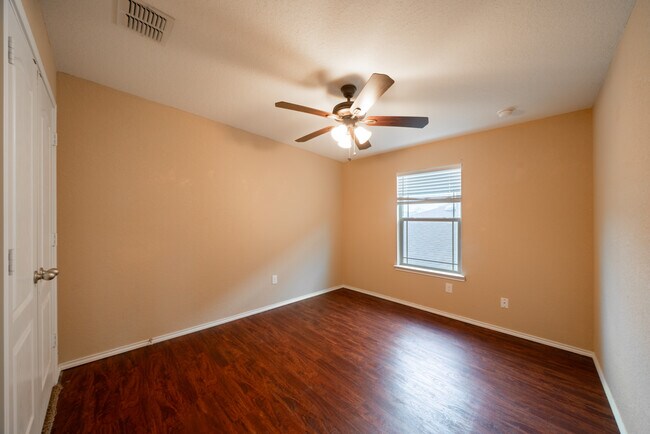 Building Photo - 9131 Canter Horse