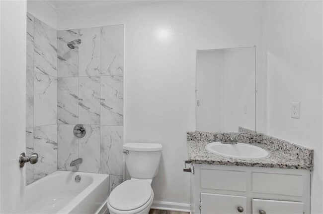 Building Photo - 117 Tanglewood Dr