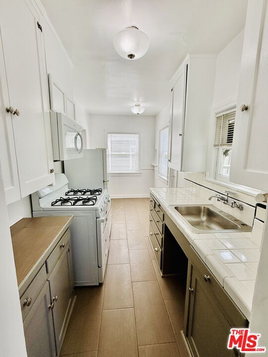 Building Photo - 3881 S Gramercy Pl