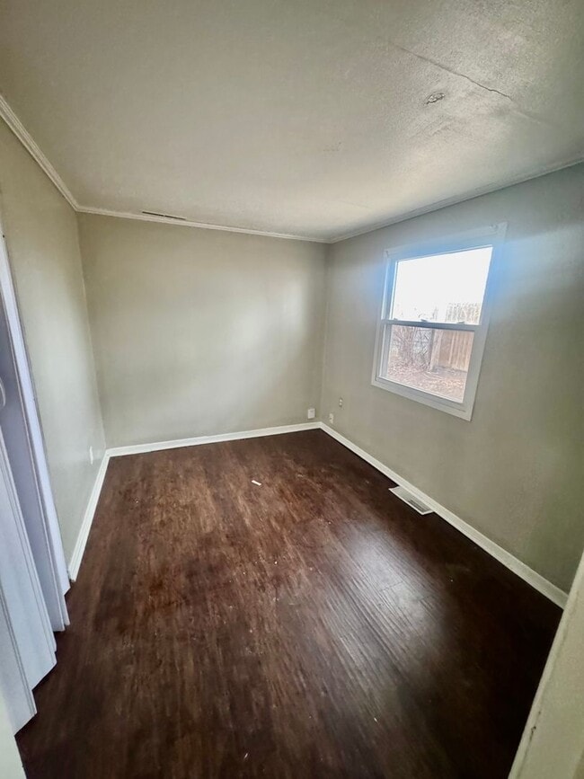 Building Photo - Adorable 3 Bedroom Home