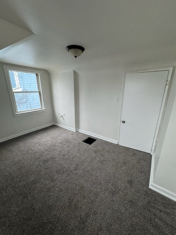 Building Photo - 240 E Siebenthaler Ave