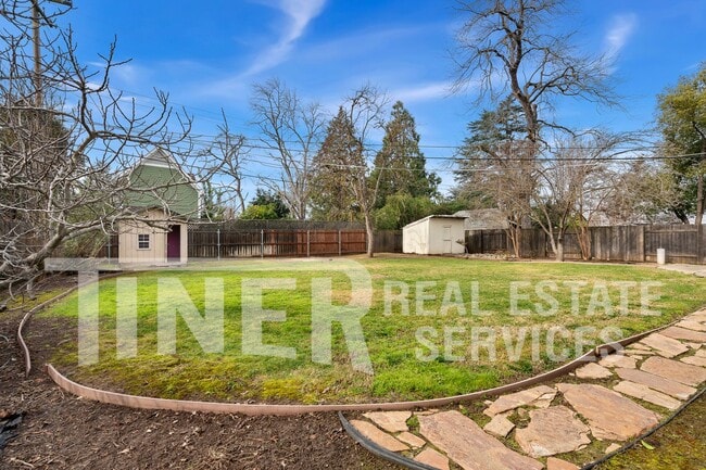 Building Photo - 2407 Sandringham Rd