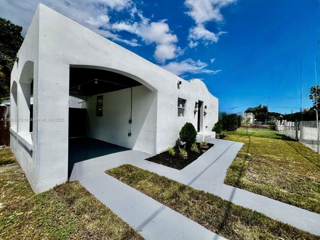 Building Photo - 1601 NW 50th St