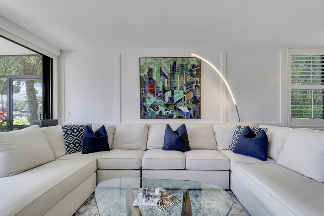 Building Photo - 515 Bay Colony Dr N