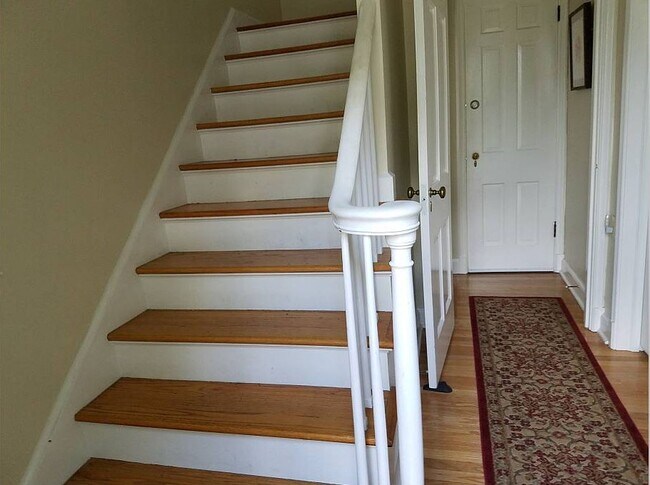 Building Photo - 4816 Davenport St