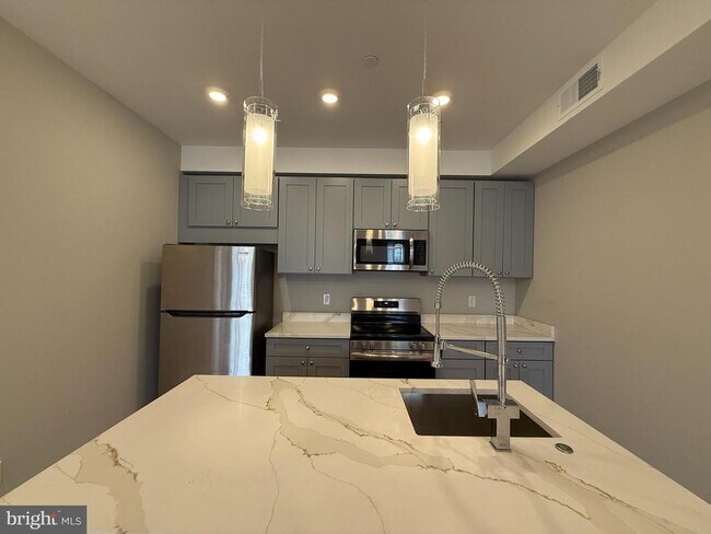 Building Photo - 914 W Susquehanna Ave