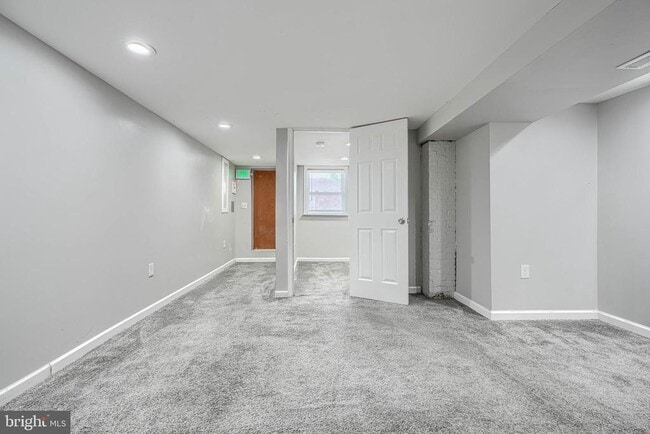 Building Photo - 1702 E 32nd St