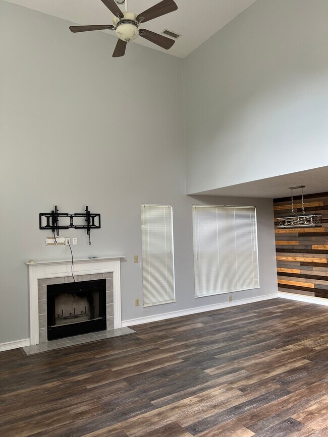 Building Photo - 9066 Glass Chimney Ln