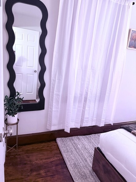 Bedroom - 212 Smith St